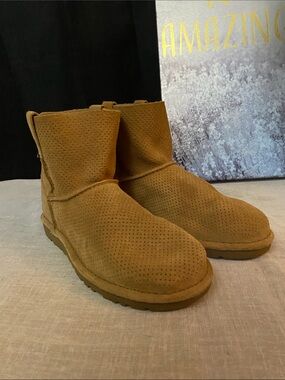 UGG Women’s SZ 6.5/7 Classic Unlined Mini Perforated Tawny Suede/Leather Boots